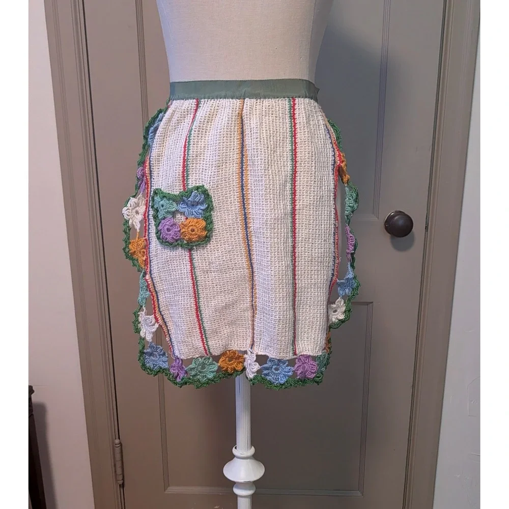 VTG 50s 60s Crochet Flower Half Apron Rainbow Stripe Pocket Cottagecore Kitsch